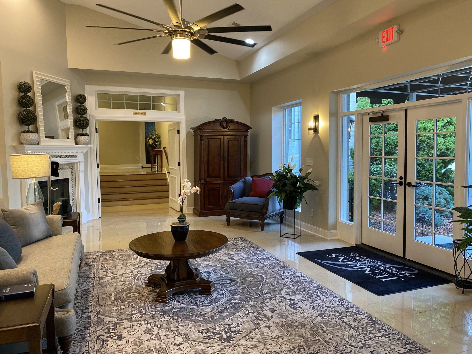 A living room filled with furniture and a ceiling fan.