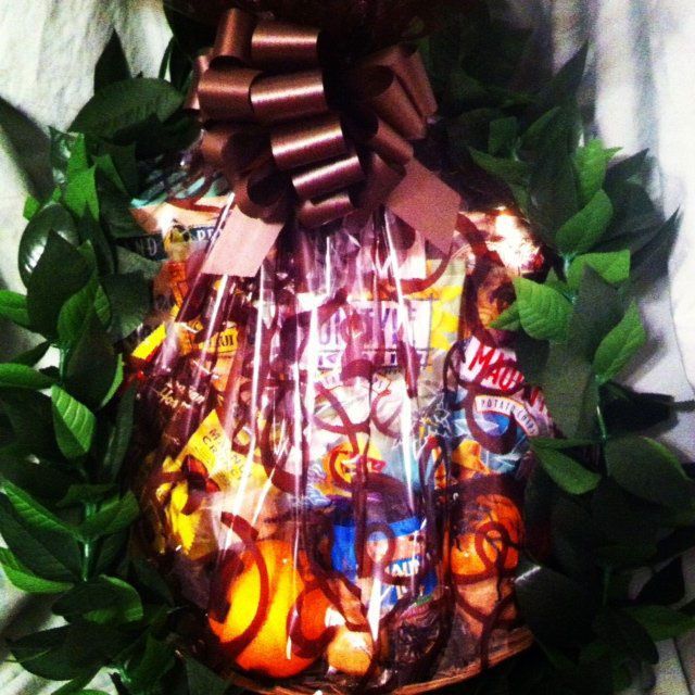 Gift Basket with Leaves — Wailuku, HI — Maui Gift Baskets