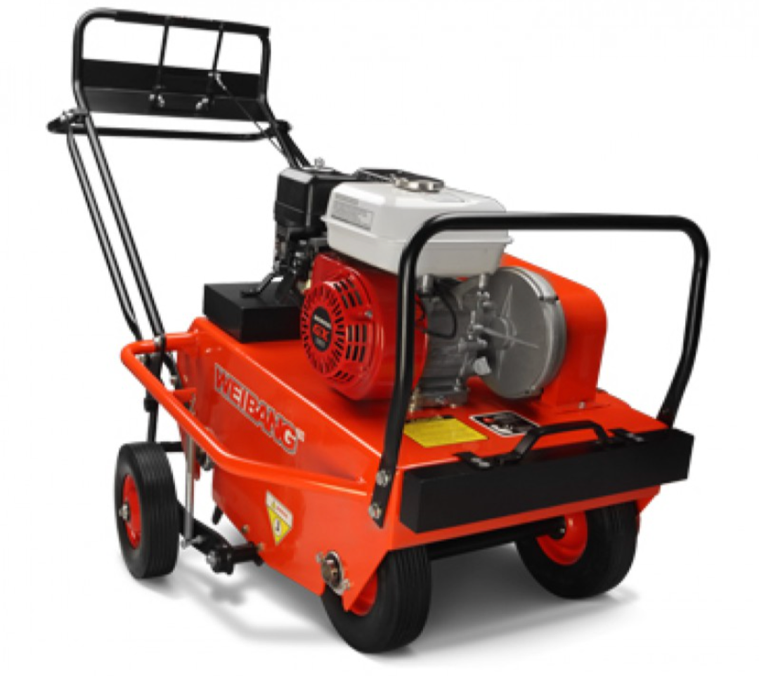 Ein orangefarbener Aerifizierer Weibang mit einem Honda-Motor