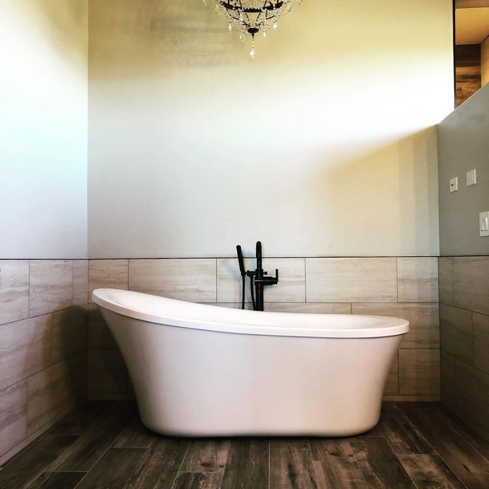Modern White Bathtub — Hard Rock Tile & Stone — Phoenix, AZ