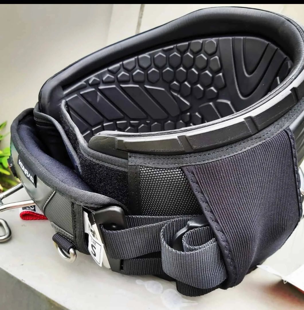 ARNES  KONRAD    PARA KITESURF / WINDURF