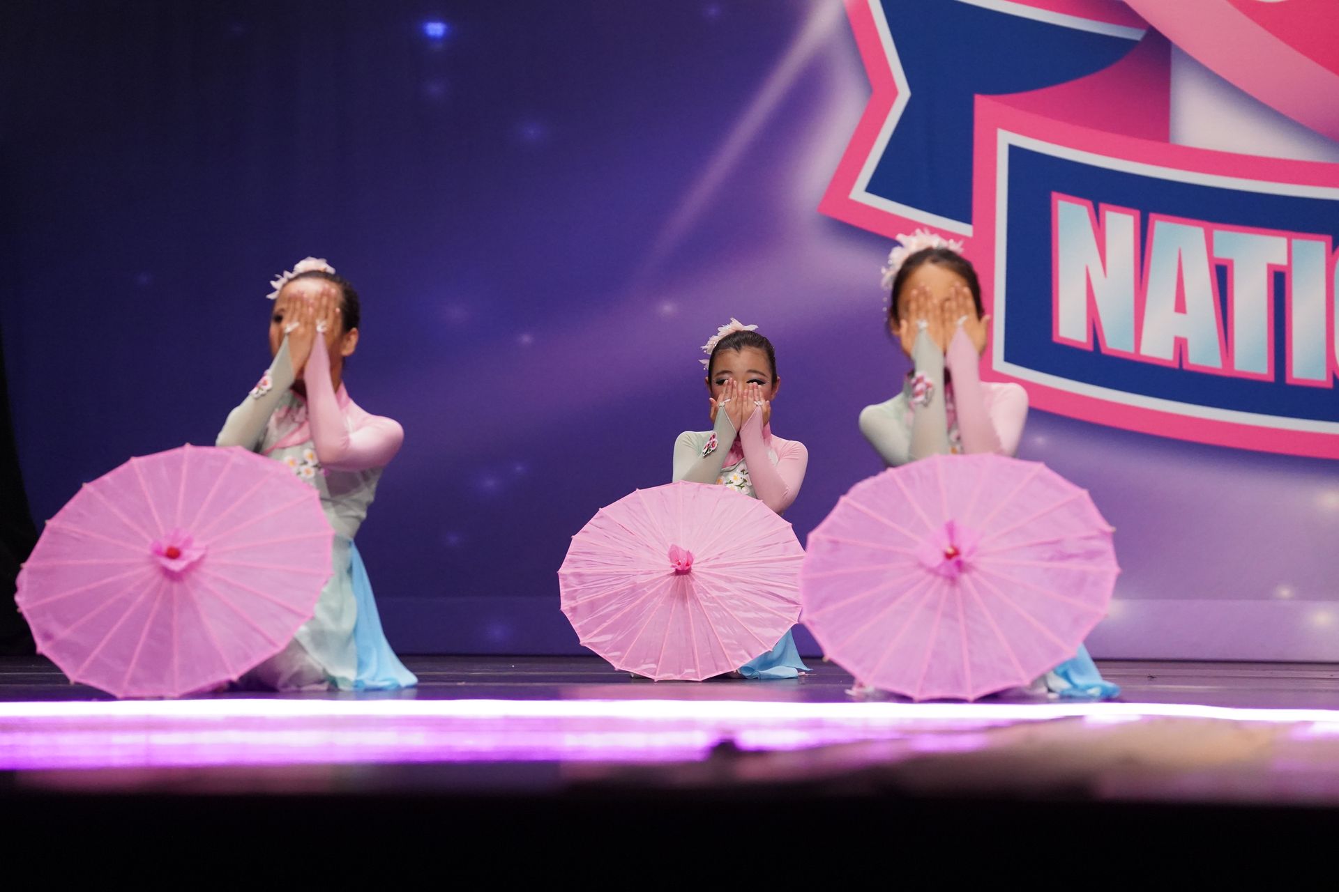 whisper of mist hide face