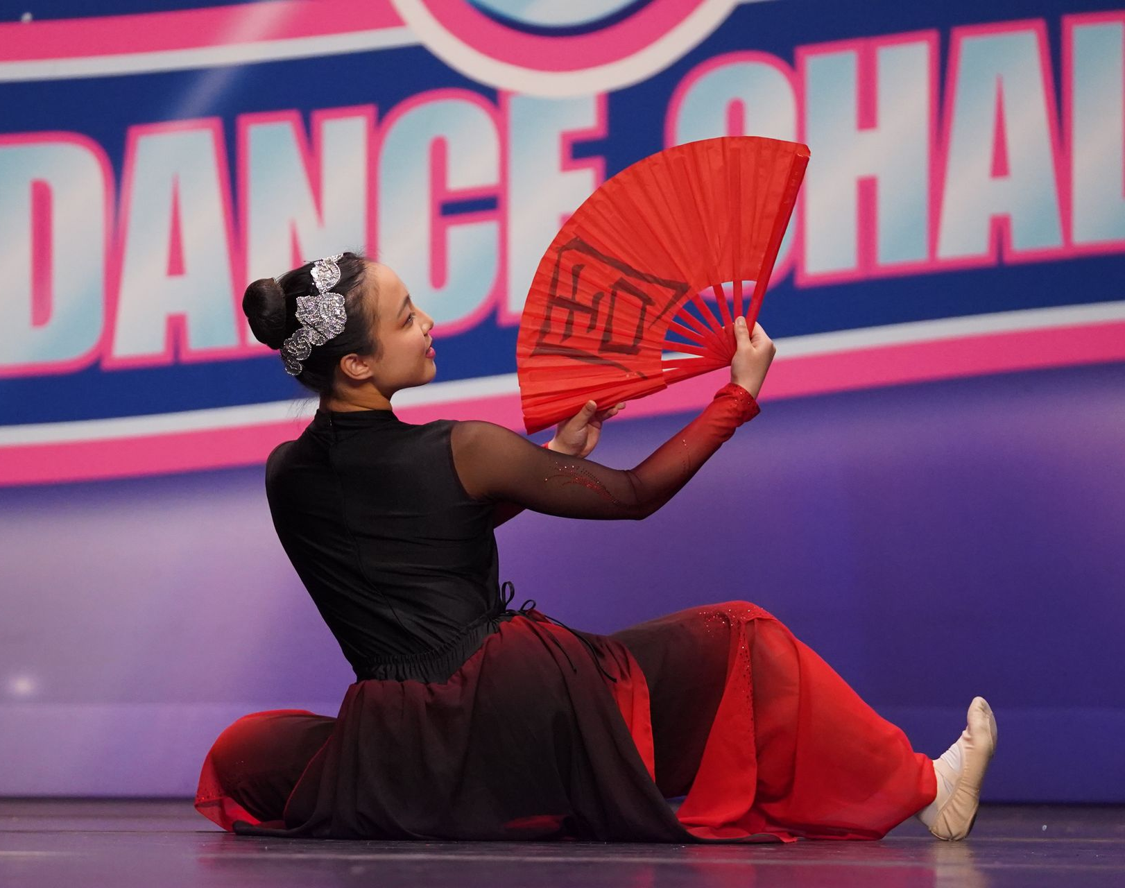 melody of the fan sitting fan up