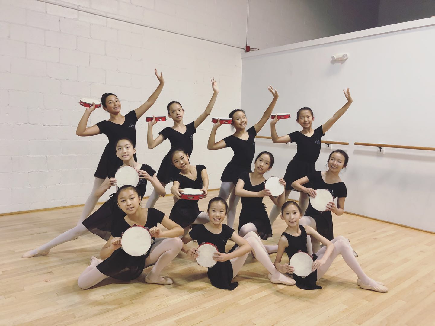 chinese folk dance testing tamborines