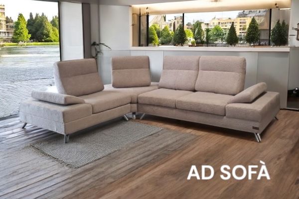 Un soggiorno con un divano che dice ad sofa