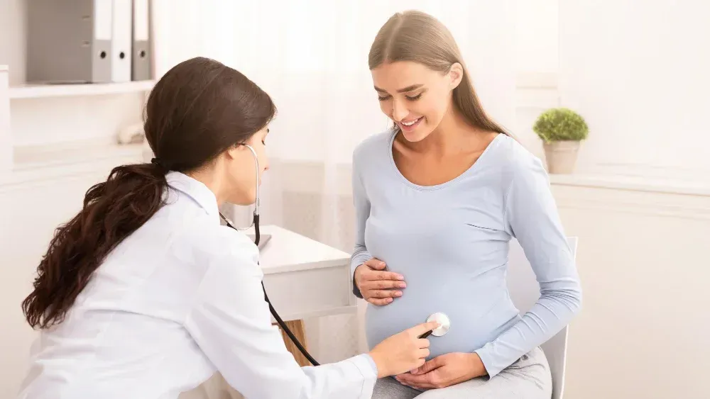 Fertility doctor at DFW fertility Allen with pregnant women. 