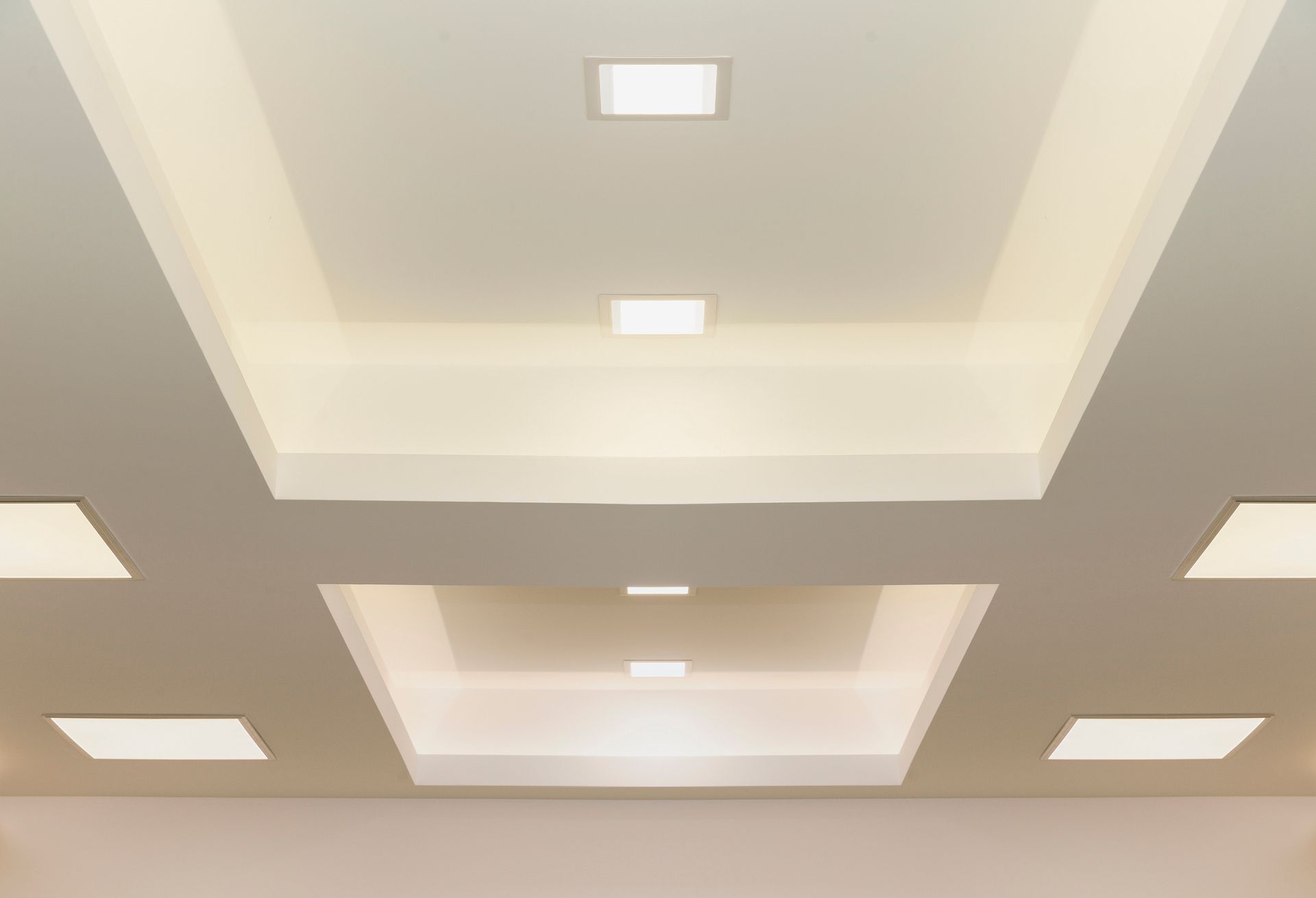 Modern room with recessed ceiling showcasing LED lighting installation for stylish interiors.