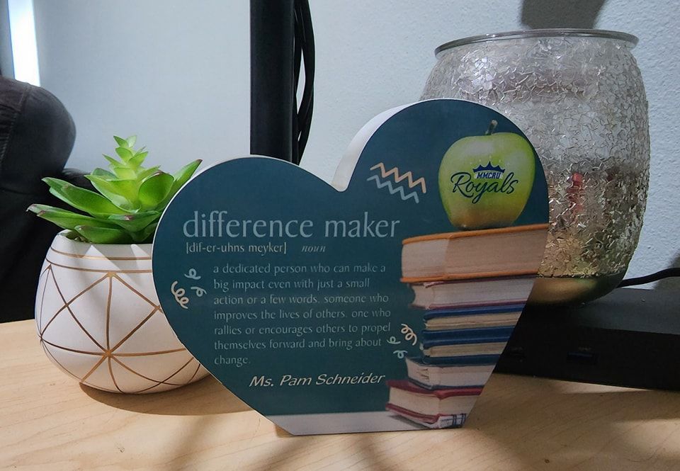 Heart-shaped desk sign: 