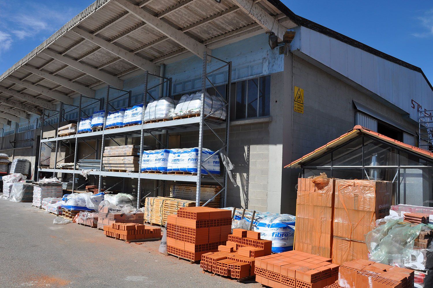 assortimento di materiali da costruzione