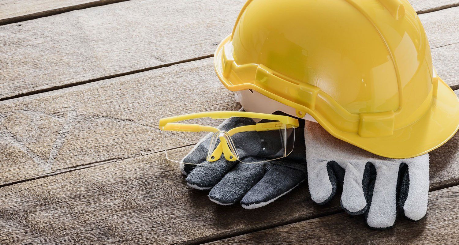 casco e guanti per antinfortunistica