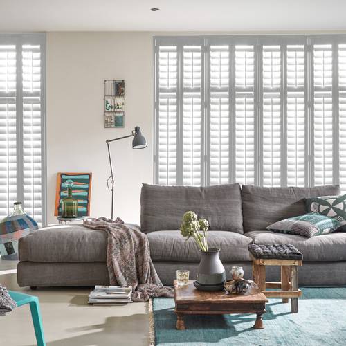 Lounge shutters