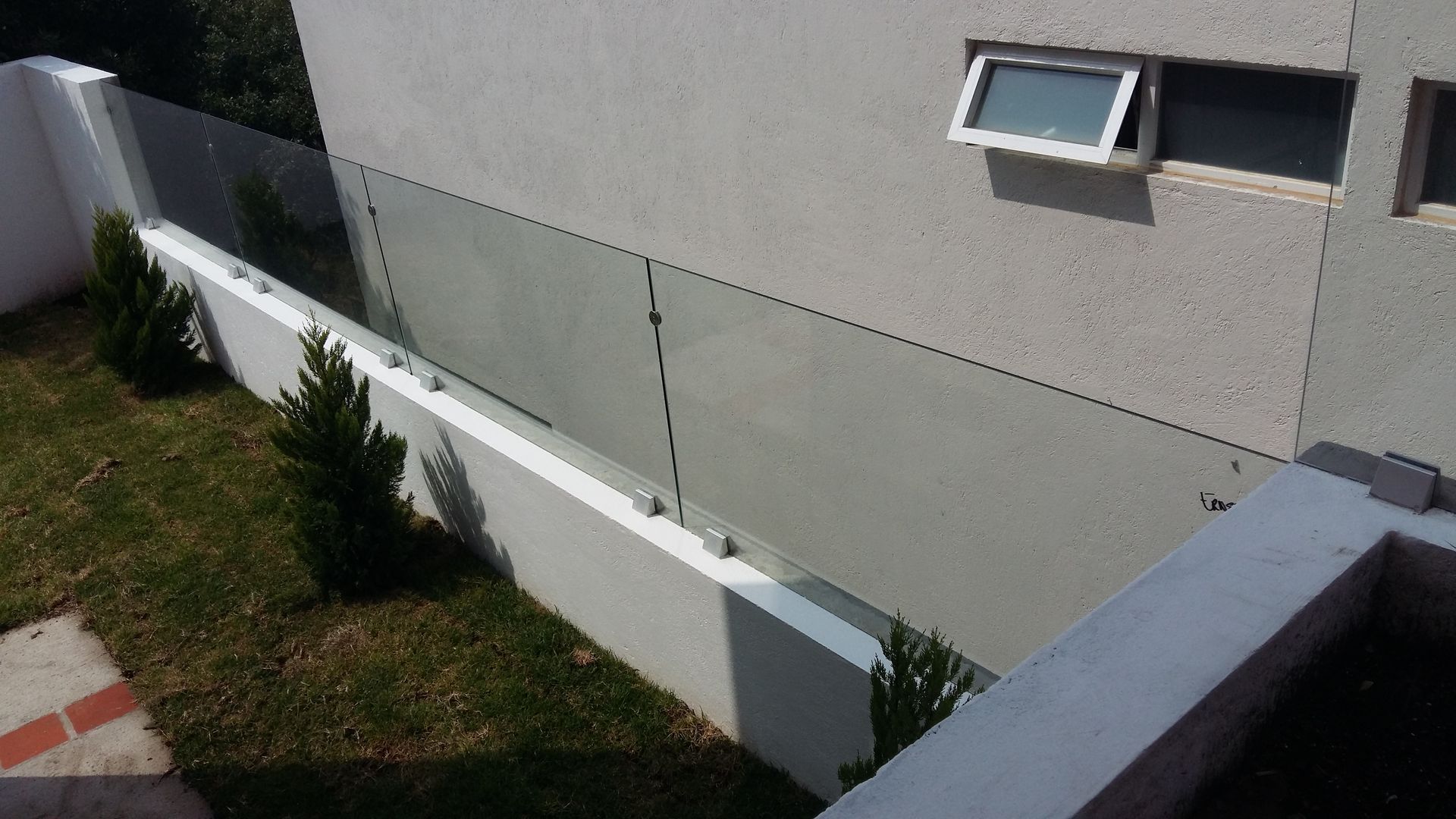 GRUPO GLASSNUM