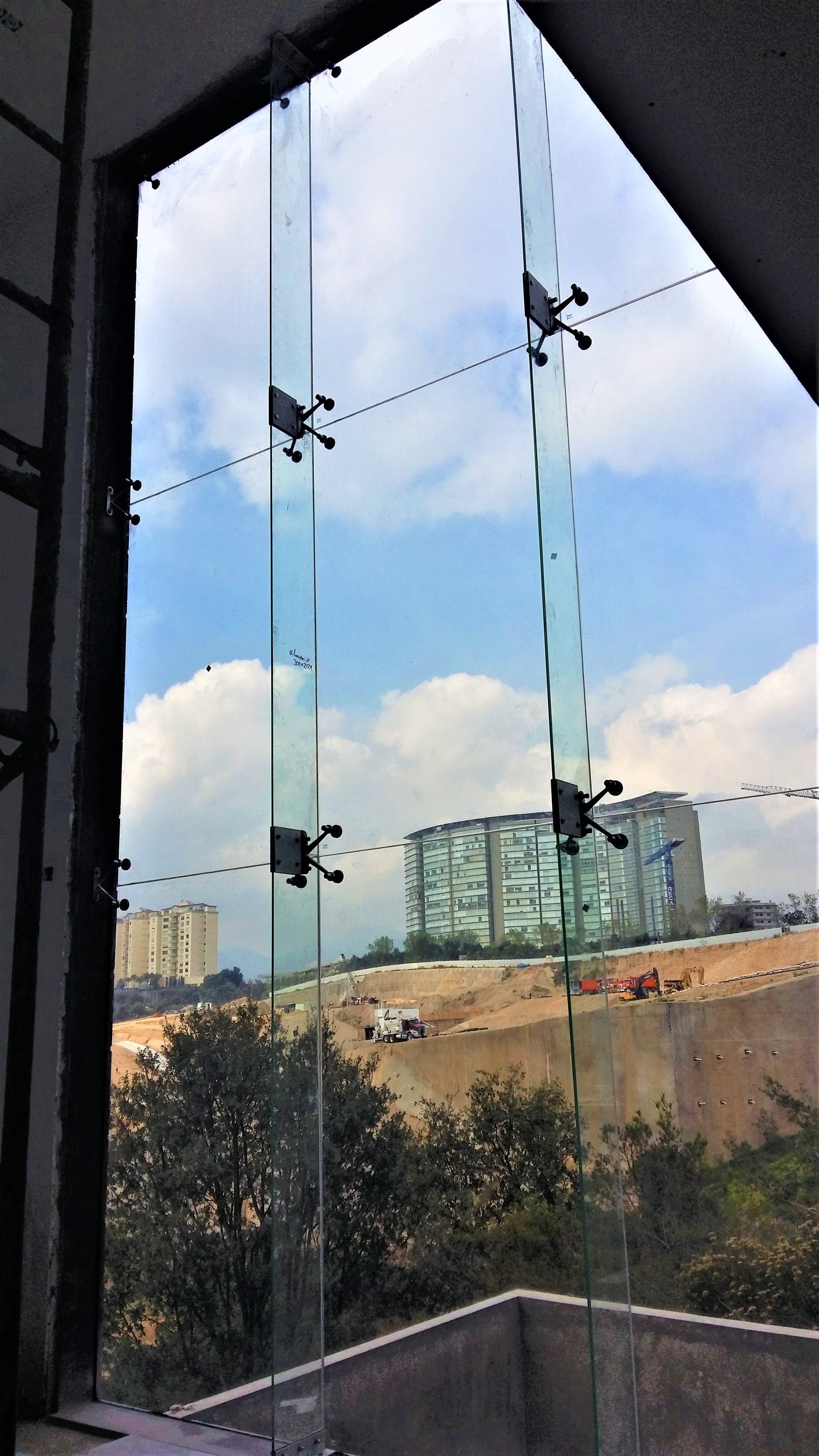 GRUPO GLASSNUM