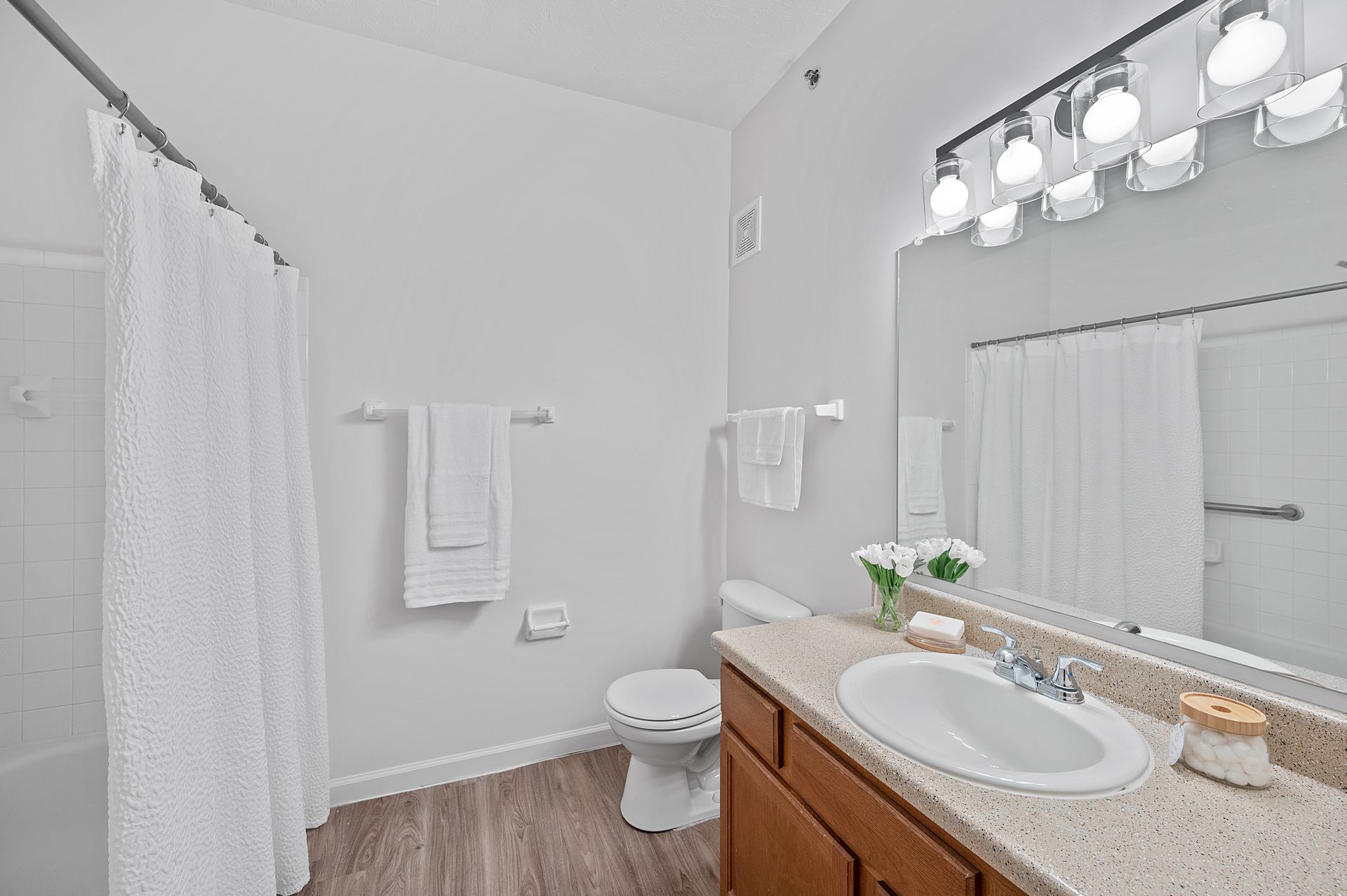 A view of the bathroom.