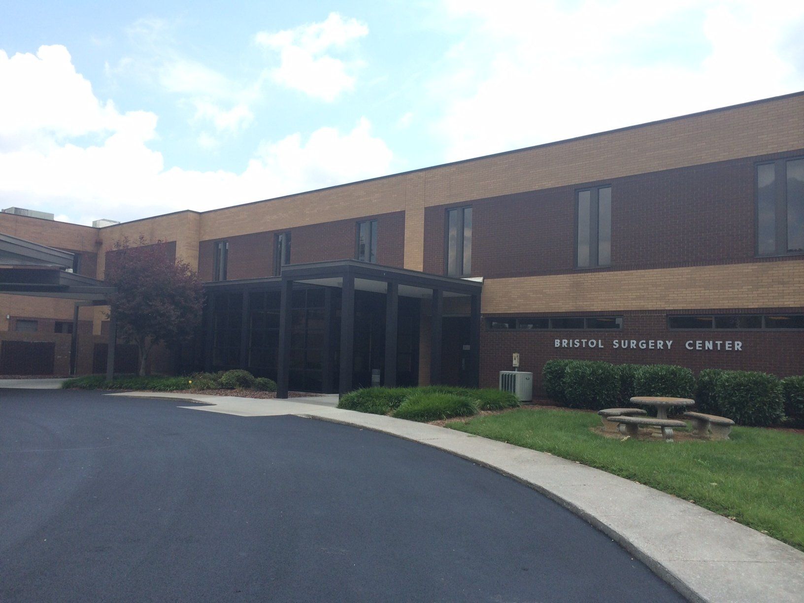 A large brick building with the word surgery center on it