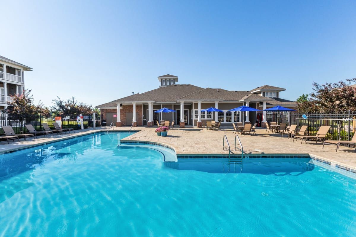 A women wearing workout cloth and holding a yoga mat.