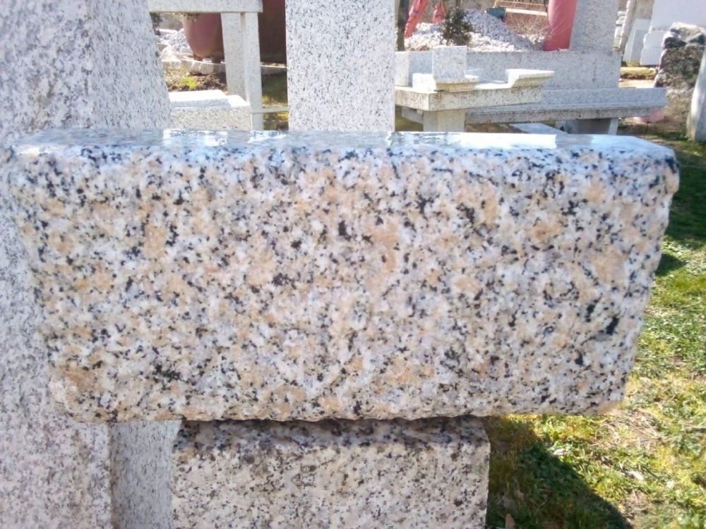 blocchi di granito per edilizia