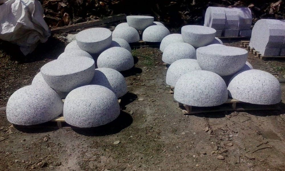 elementi stradali rotondi in granito grigio