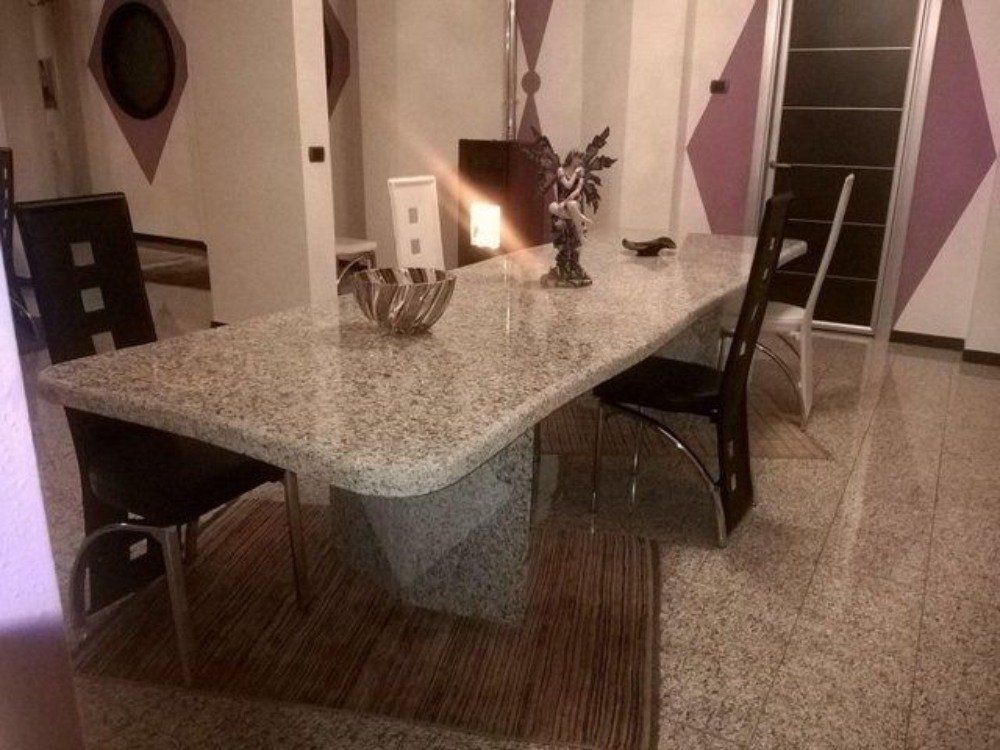 tavolo da pranzo lungo in granito