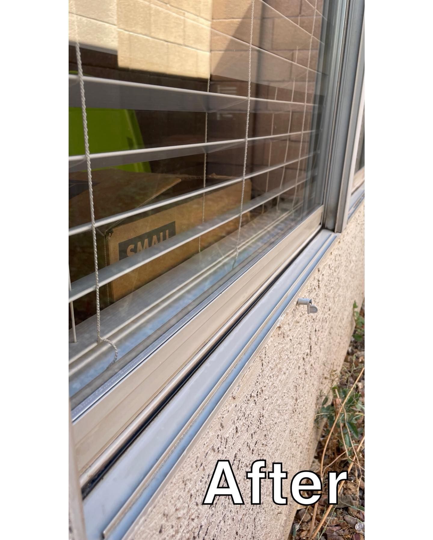 A picture of a window with blinds after being cleaned.