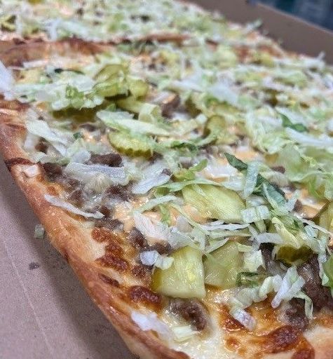 mac attack pizza with lettuce