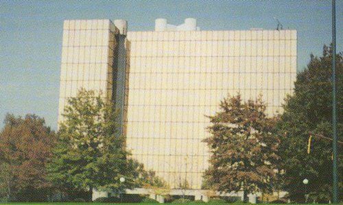 Portrait of White Building — Chattanooga, TN — Hubbuch Glass Co