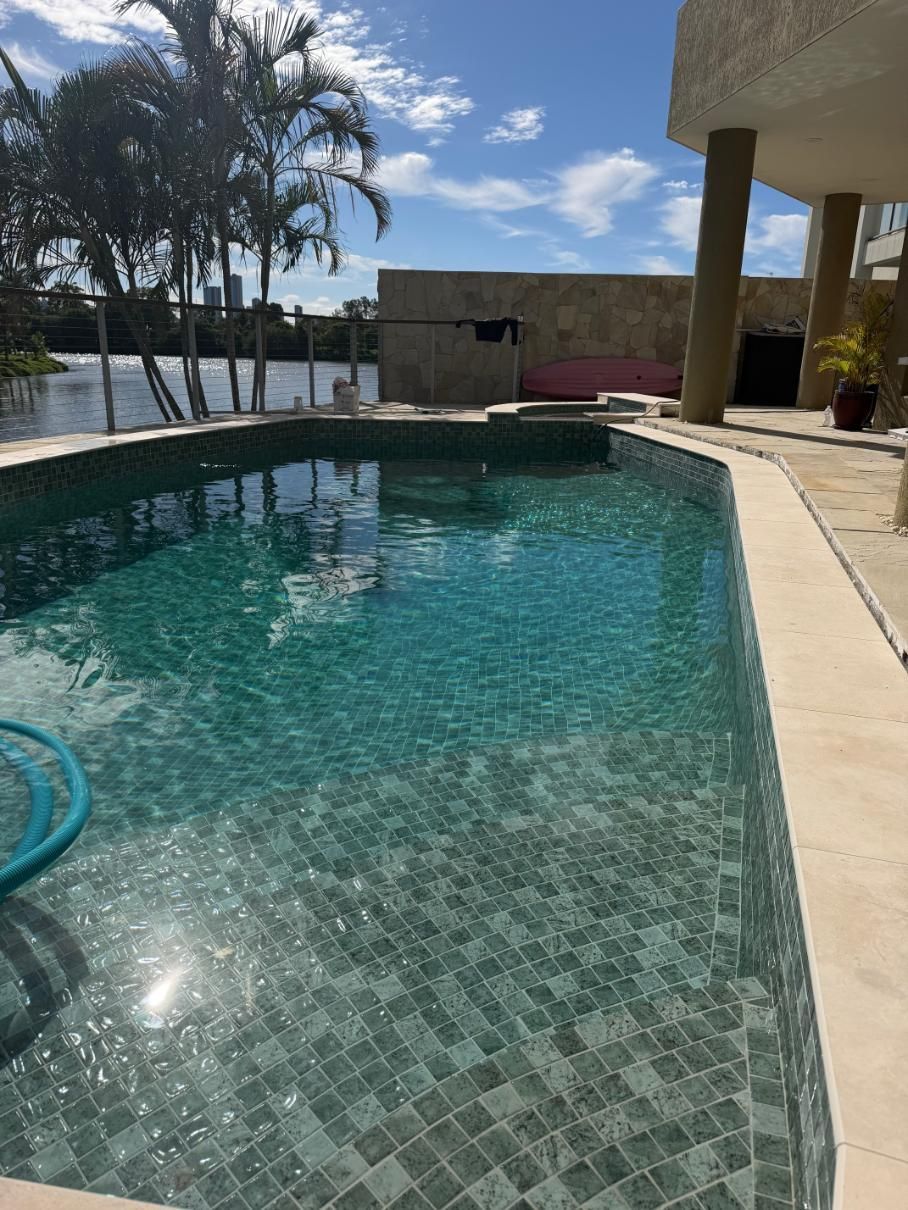 A modern gold coast swimming pool