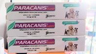 Tres cajas de pasta de dientes Paracanis están apiladas una encima de otra.