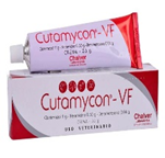 Un tubo de Cutomycon VF está encima de una caja.