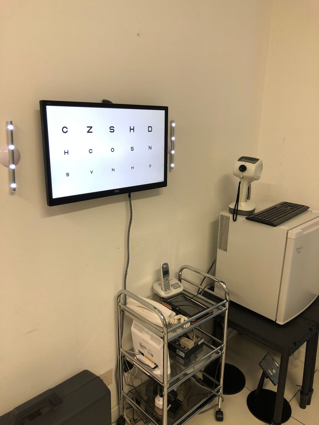 schermo con tavola optometrica