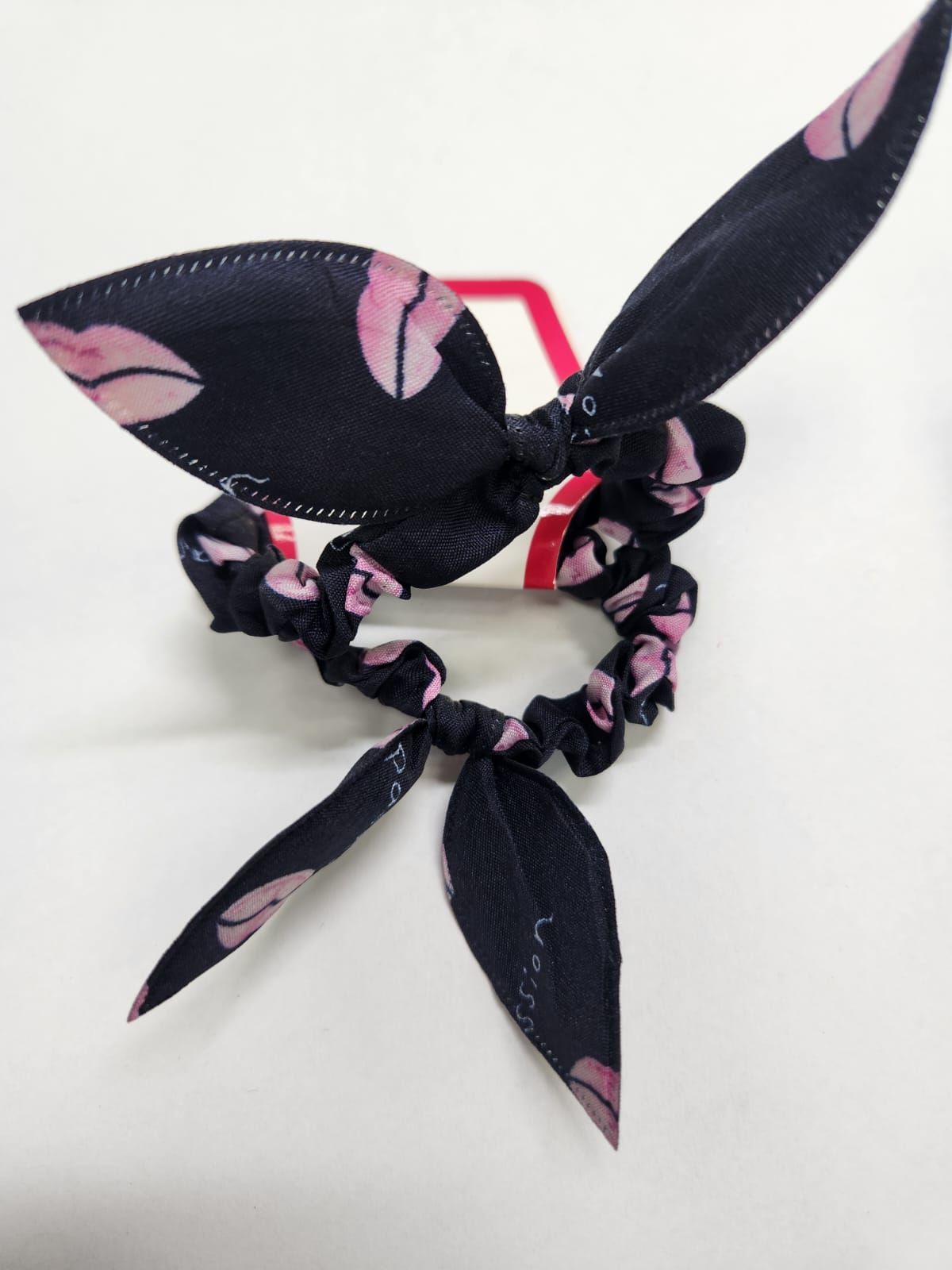 Coleros moño, estampado labios