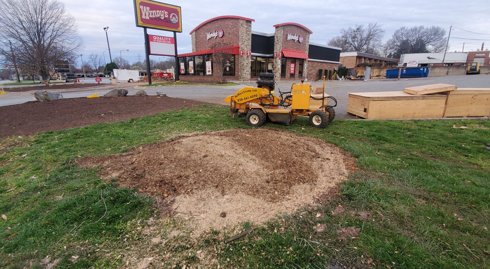 Stump grinding machine