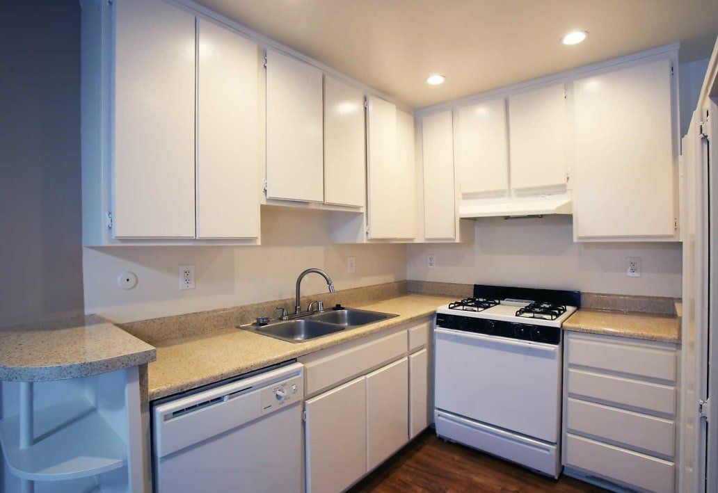 Kitchen |  Amberway Apartment Homes