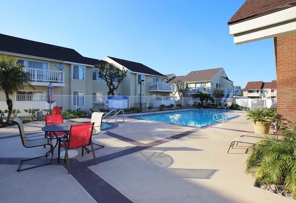 Pool |  Amberway Apartment Homes