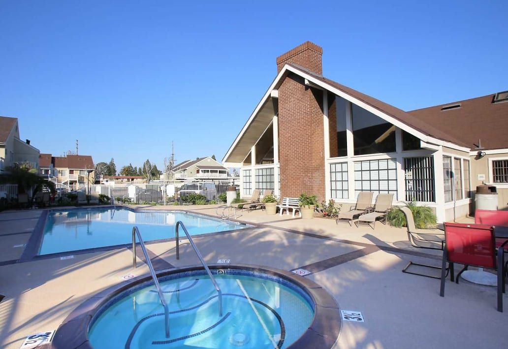 Pool |  Amberway Apartment Homes