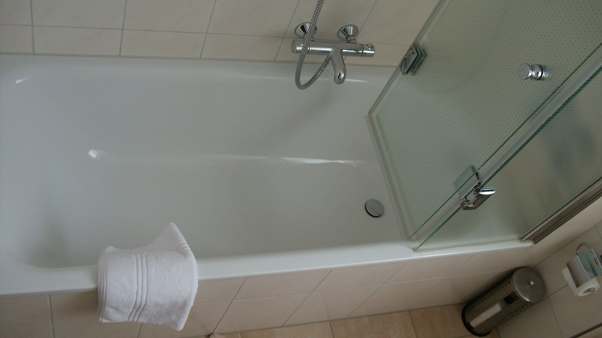 Badewanne in einem Zimmer vom Hotel garni „Zur Krim“