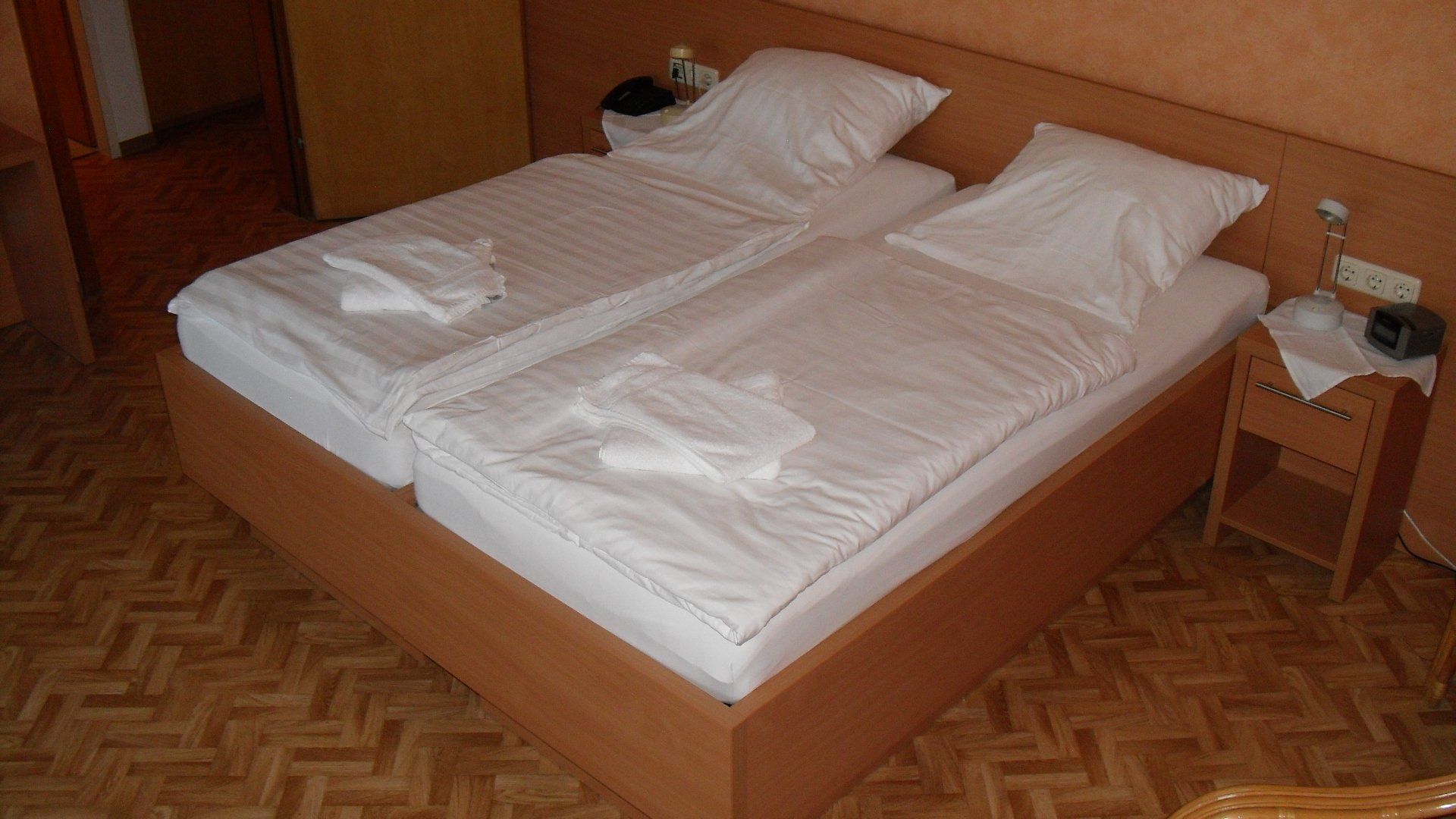 Betten im Zimmer vom Hotel garni „Zur Krim“
