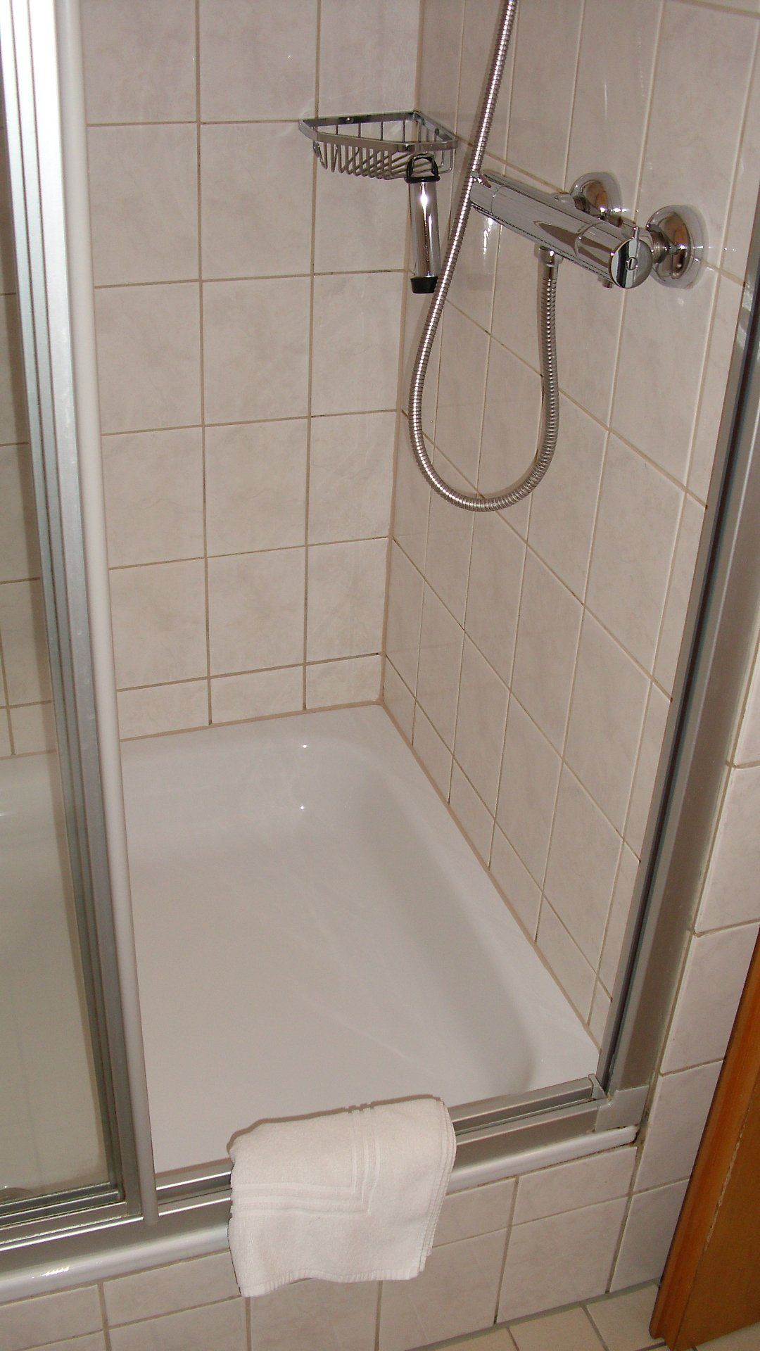 Dusche in einem Zimmer vom Hotel garni „Zur Krim“
