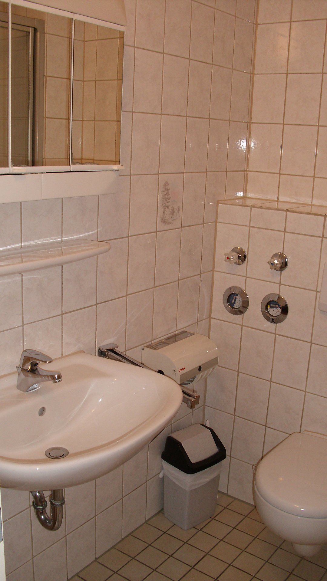 Bad in einem Zimmer vom Hotel garni „Zur Krim“