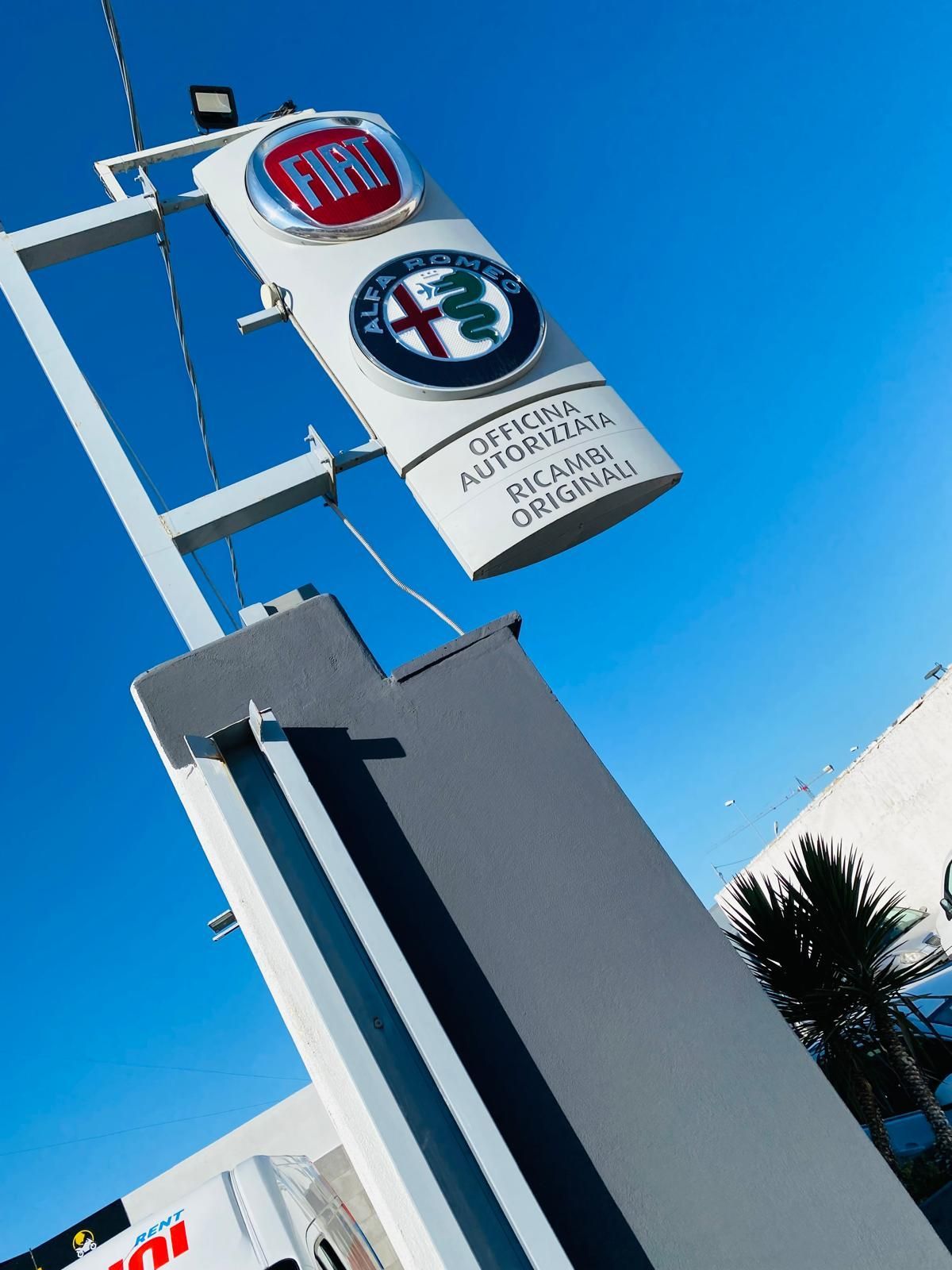 Insegna per concessionaria fiat e alfa romeo
