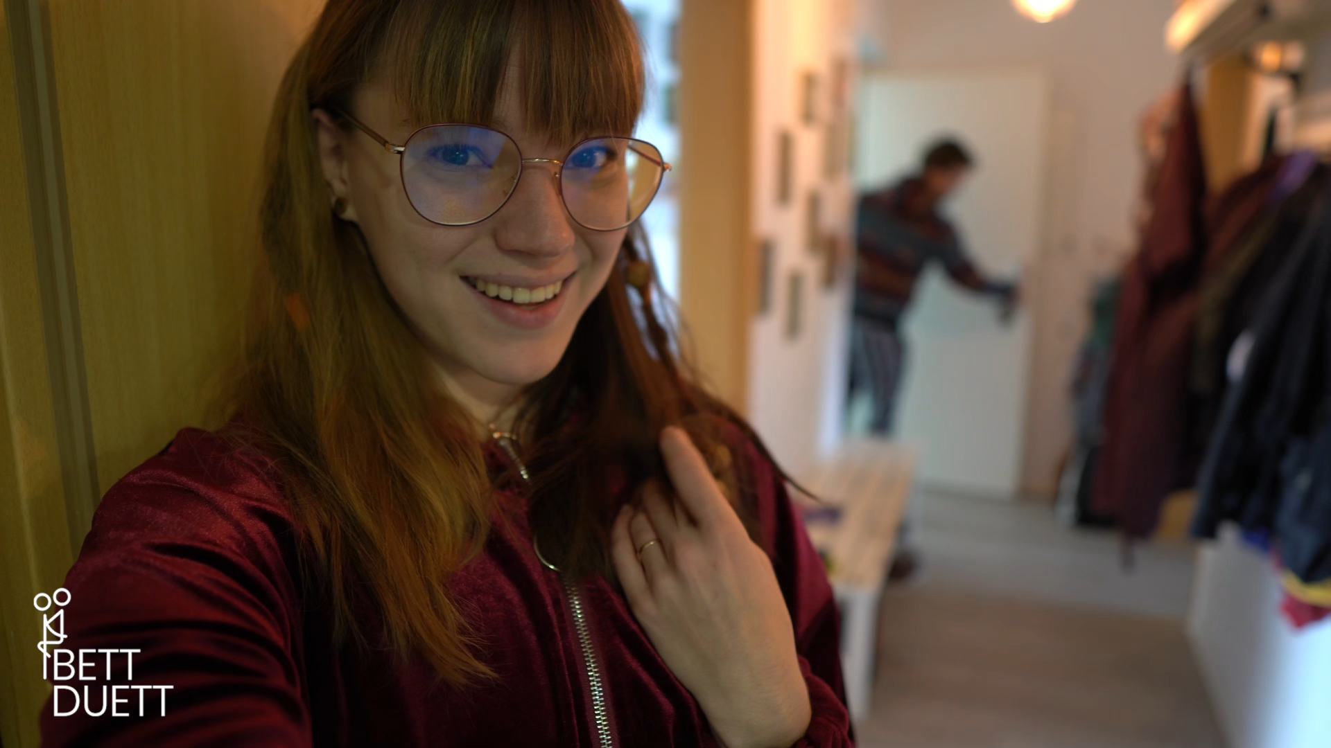 Anne Eden alleine zuhause