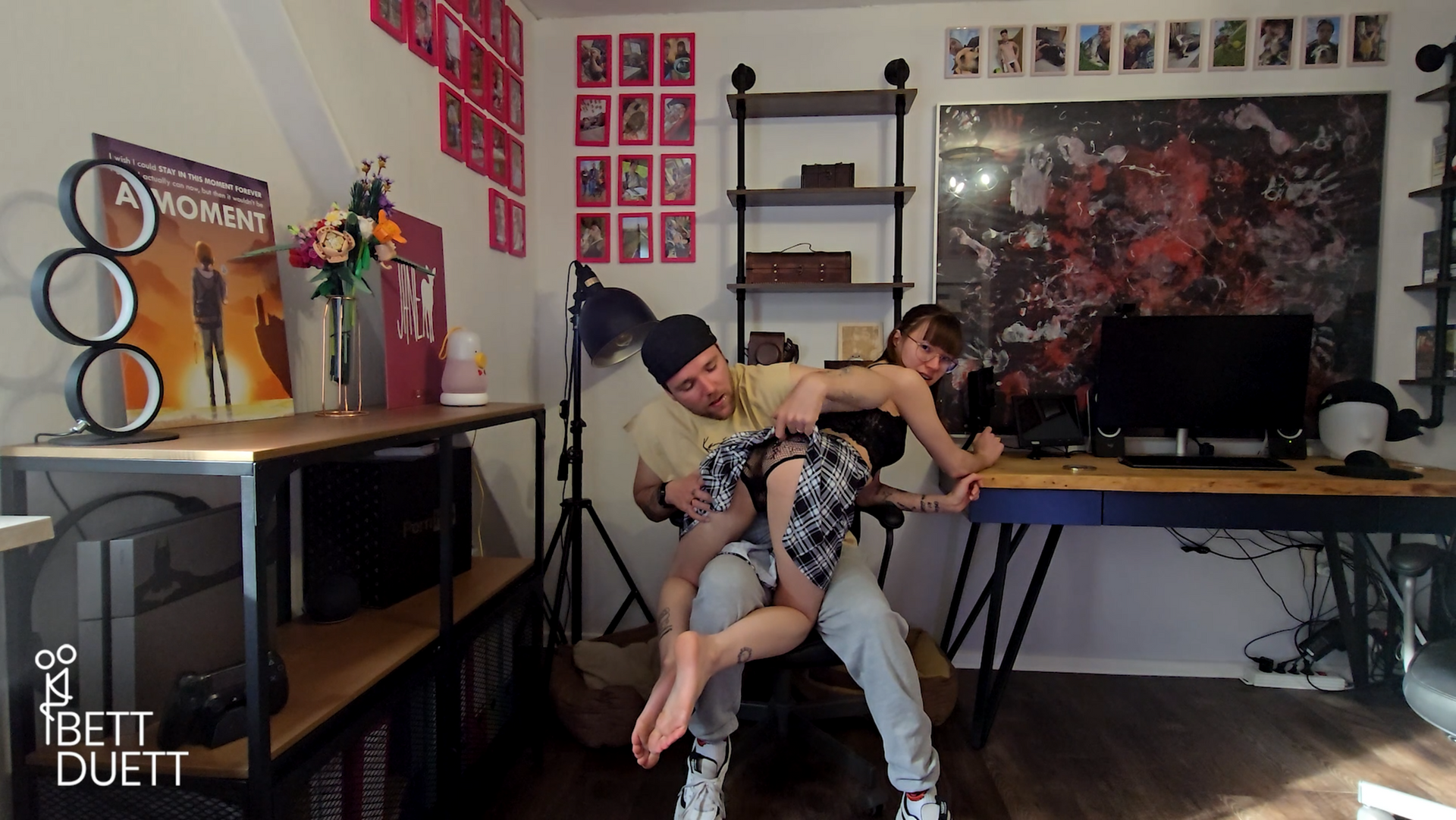 Anne Eden bekommt den Arsch gehauen.