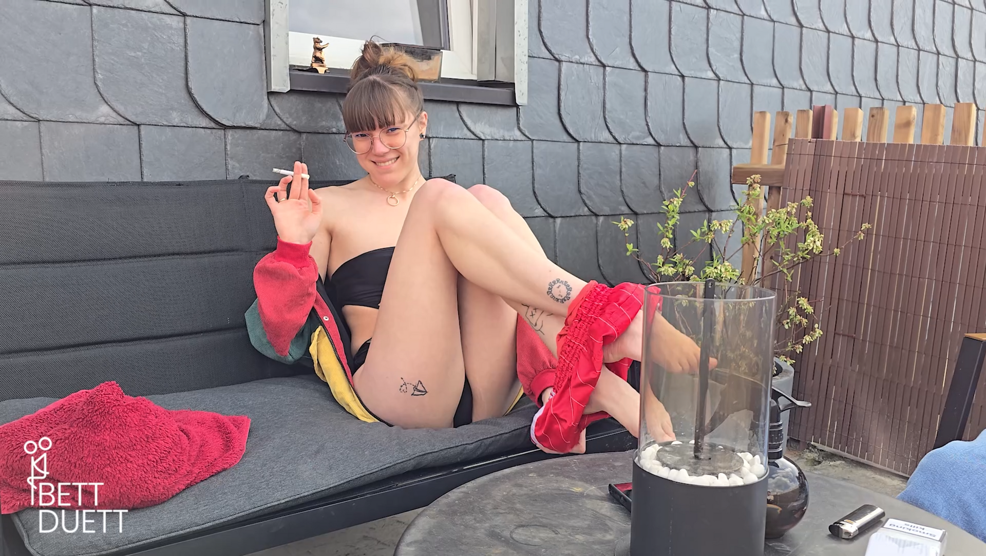 Anne Eden spritzt vor Freunden 