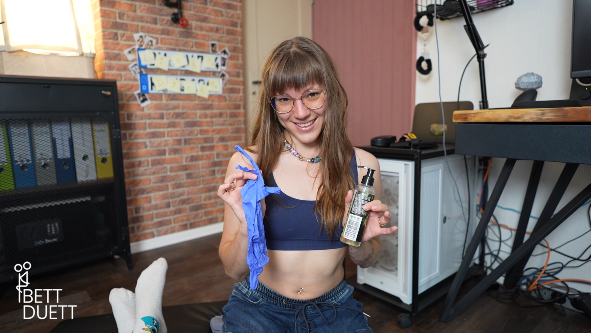 Anne Eden gibt dir einen handjob