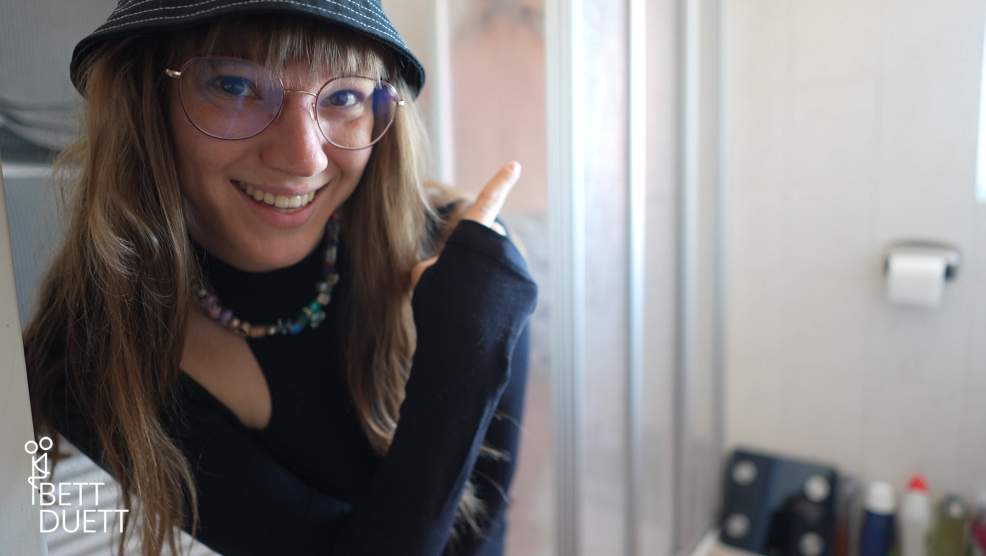 Anne Eden lässt sich von dir unter der Dusche ficken