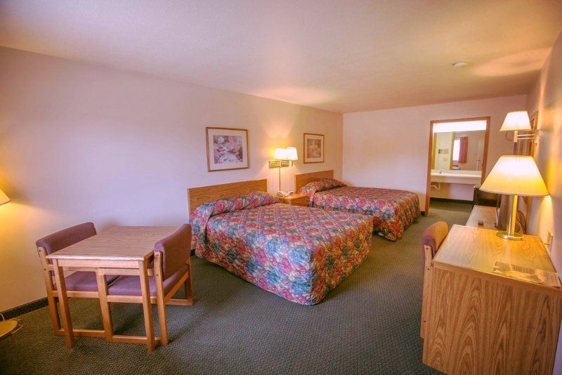 Cedar Court Double Motel Room - Clay Center KS