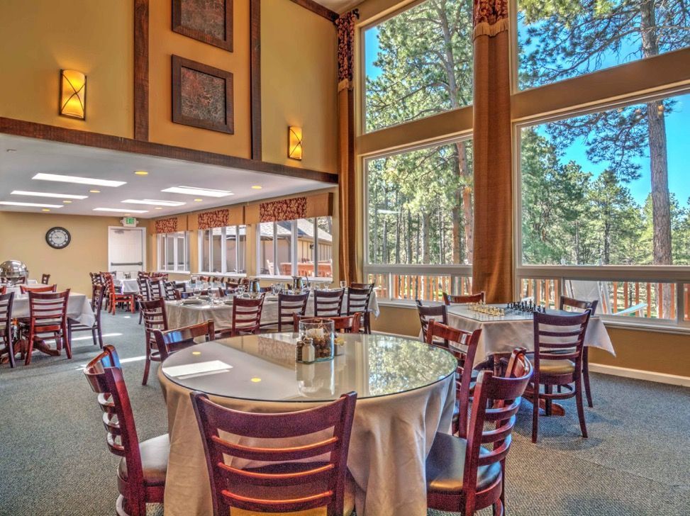 the rooms and amenities at the Hideaway Inn, Colorado Springs