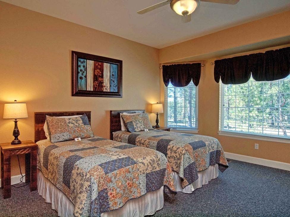 double room in the Hideaways Inn Colorado