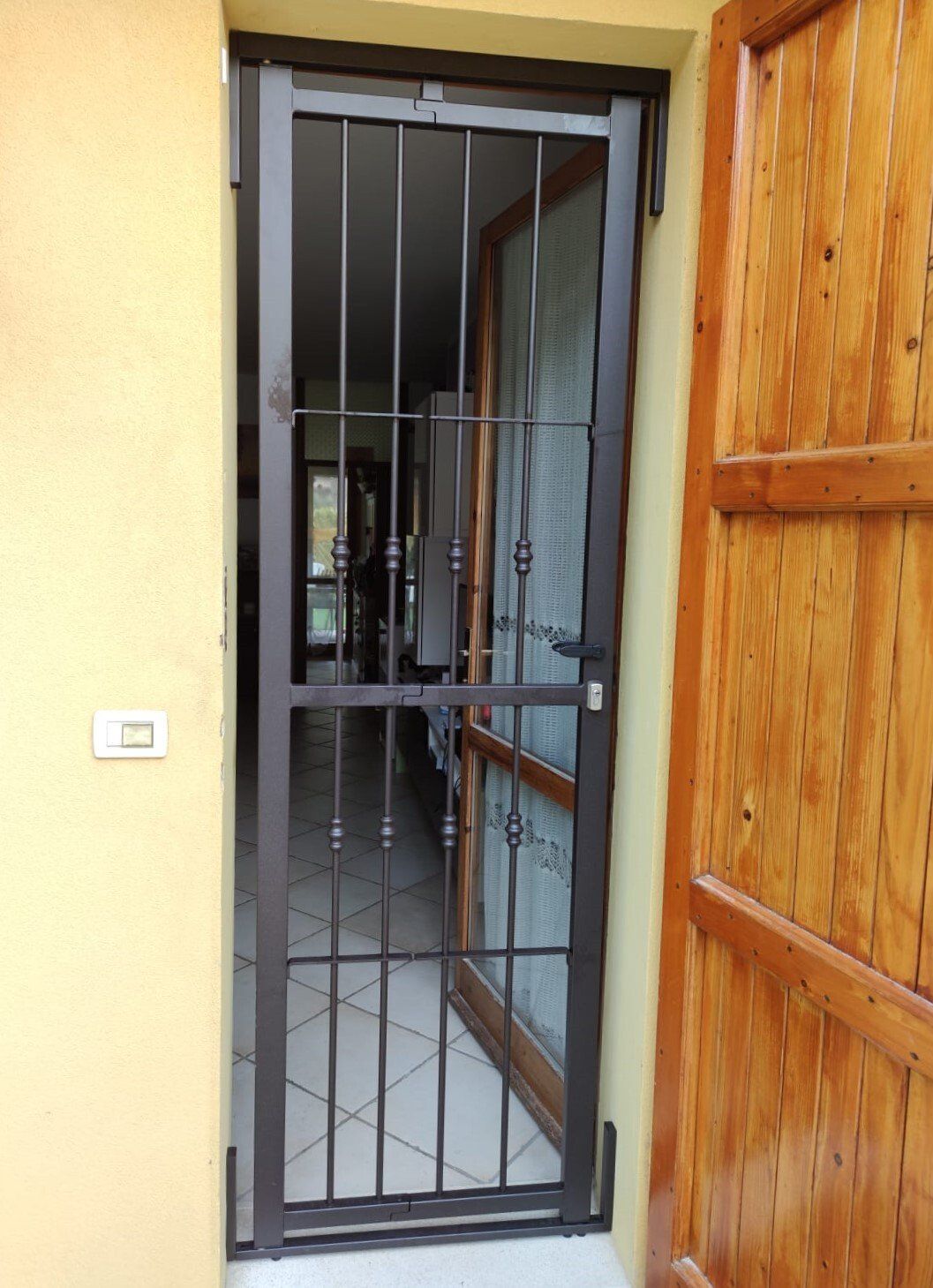 cancelletto ad anta a doppio snodo chiuso