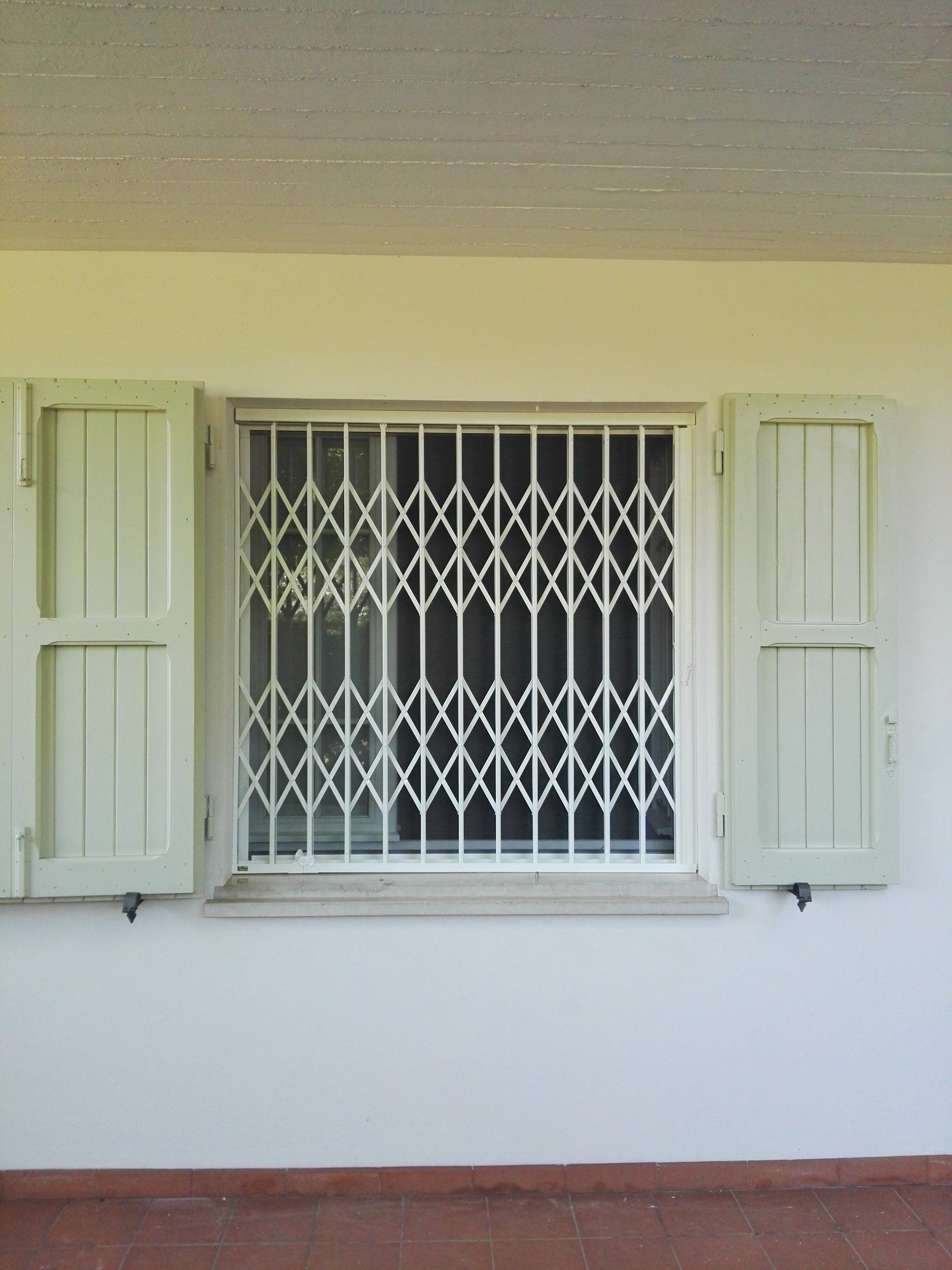 Cancelletto estensibile in ferro verniciato